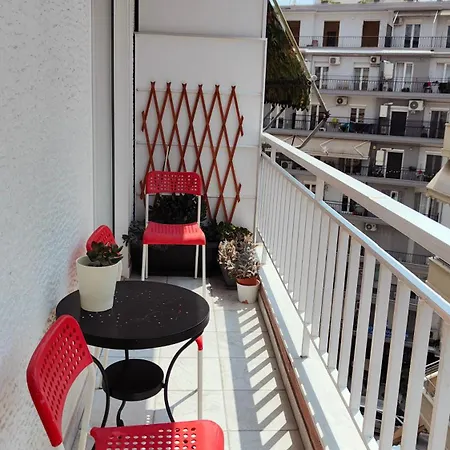 Appartement Think Home, Exploring The Center Of *