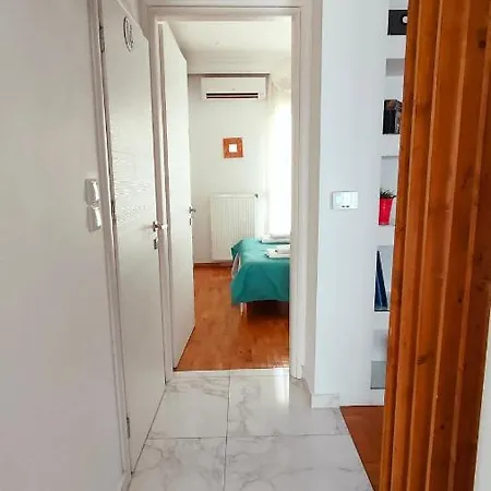 Think Home, Exploring The Center Of Apartment