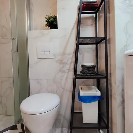 Think Home, Exploring The Center Of Apartment