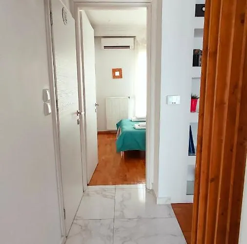 Think Home, Exploring The Center Of Daire
