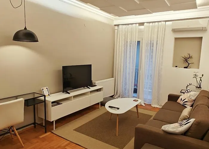 Think Home, Exploring The Center Of Салоники