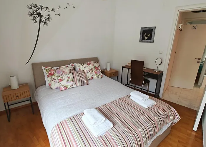 Апартаменты Think Home, Exploring The Center Of *